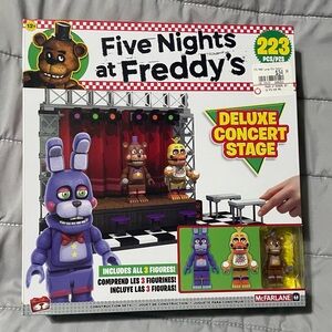 Five Nights at Freddy's Deluxe Concert Stage Playset